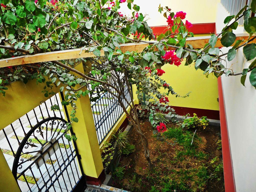 Hostal Geminis San Juan Bautista Экстерьер фото