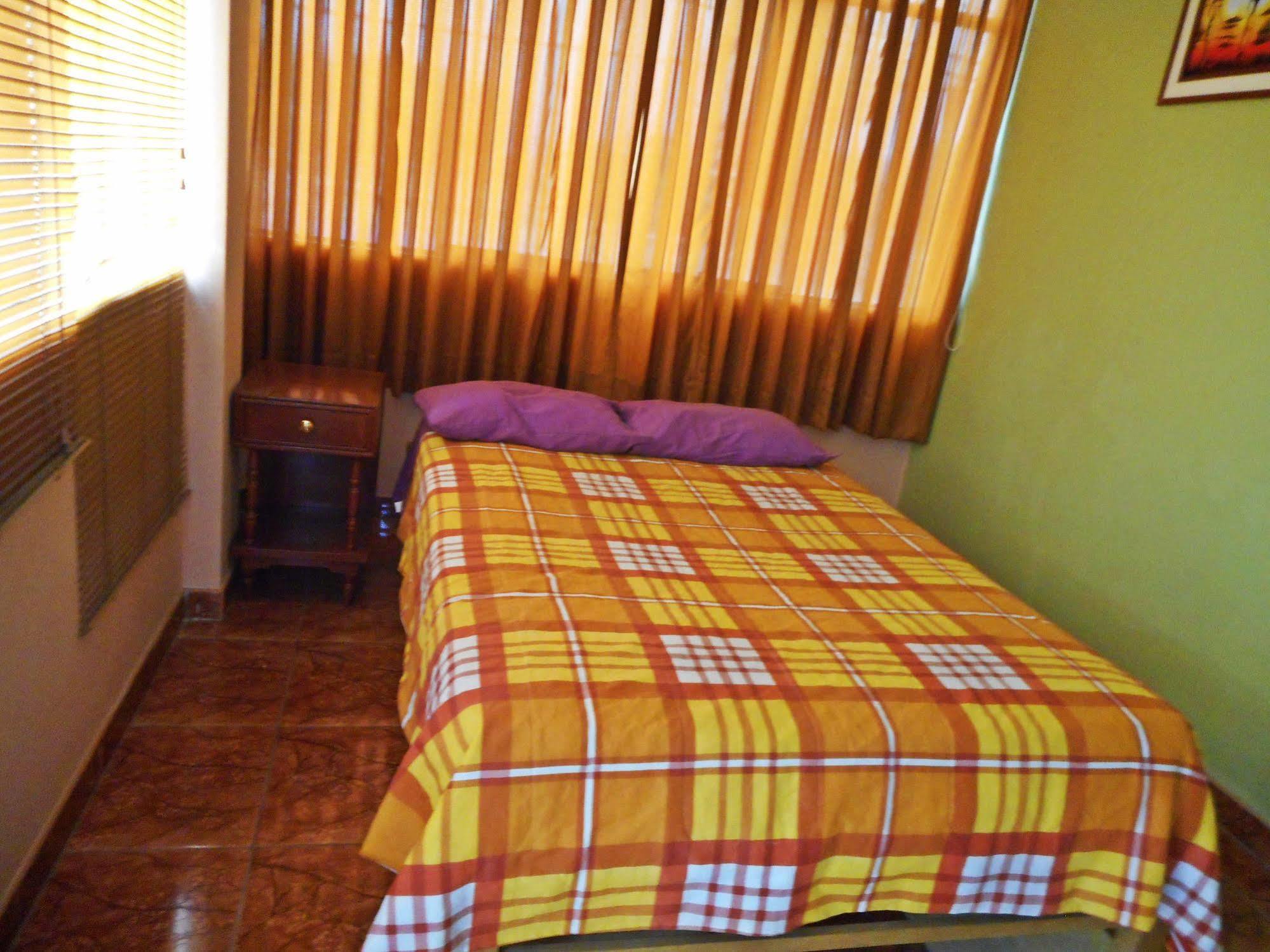 Hostal Geminis San Juan Bautista Экстерьер фото