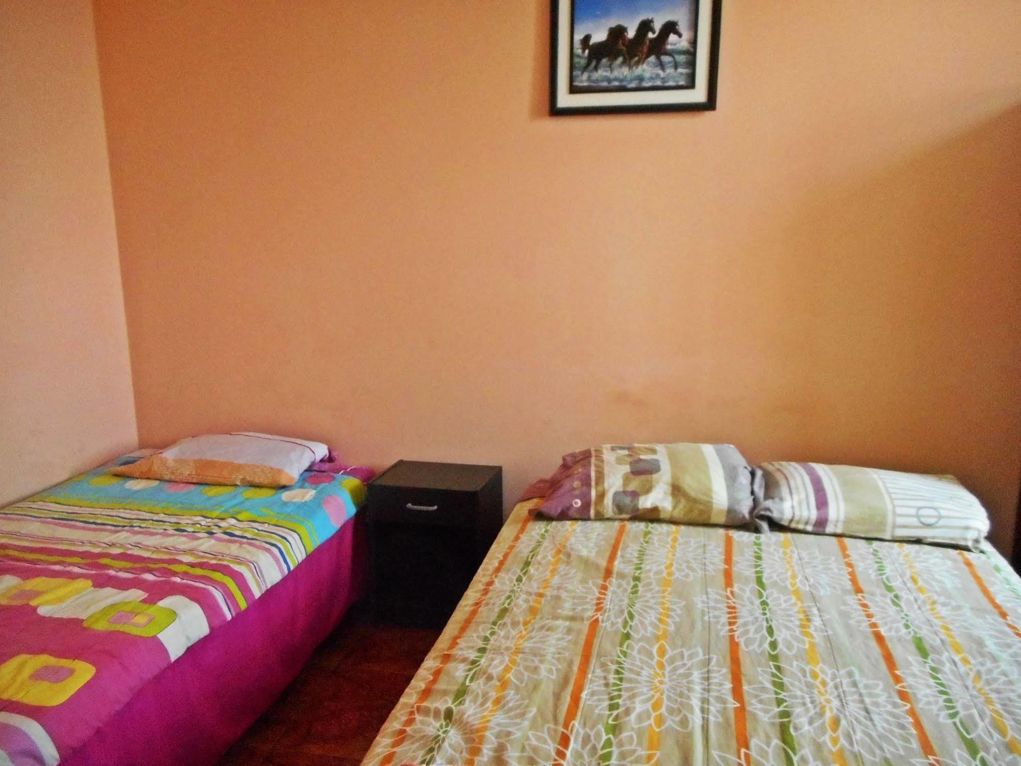 Hostal Geminis San Juan Bautista Экстерьер фото