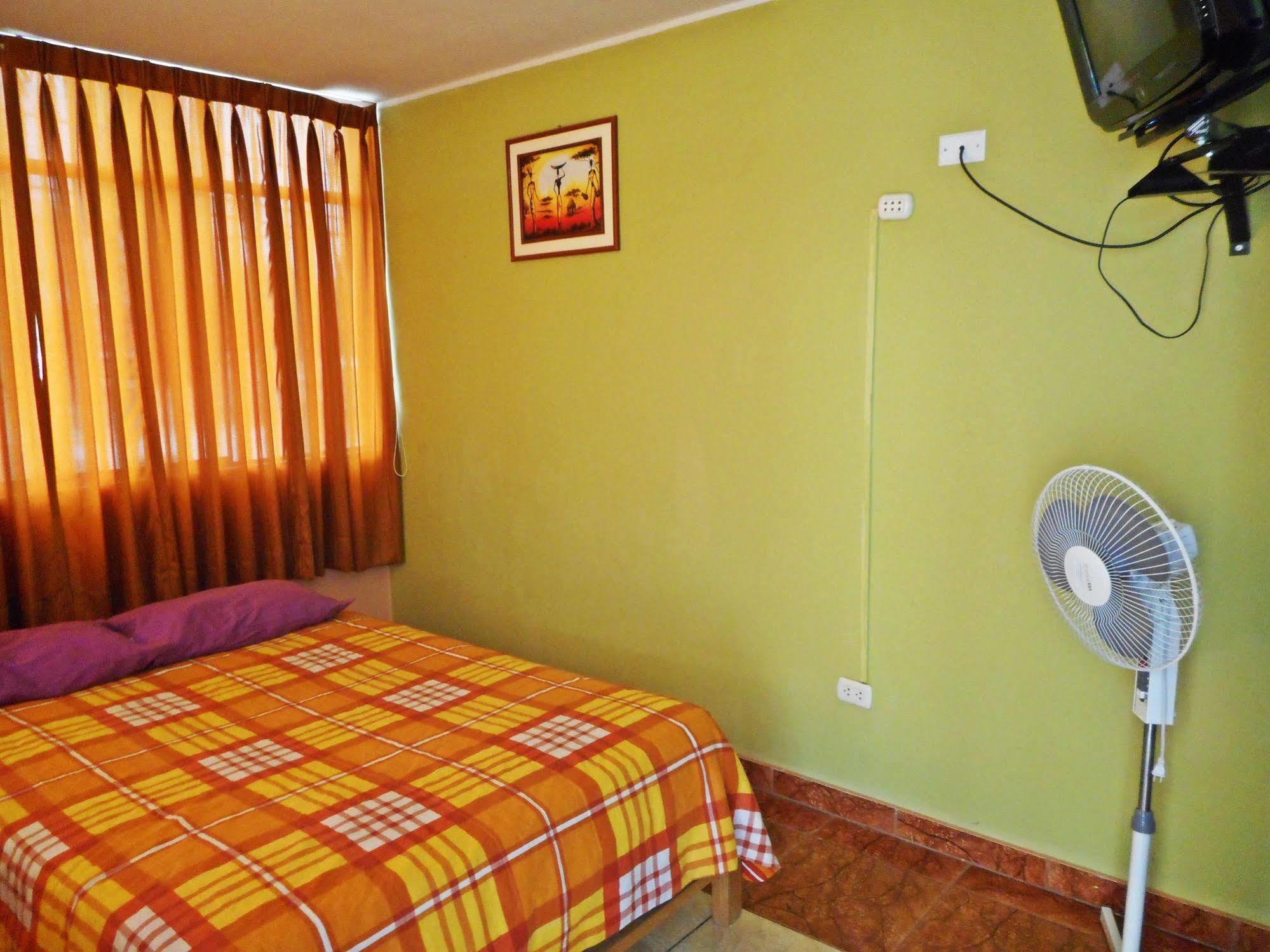 Hostal Geminis San Juan Bautista Экстерьер фото